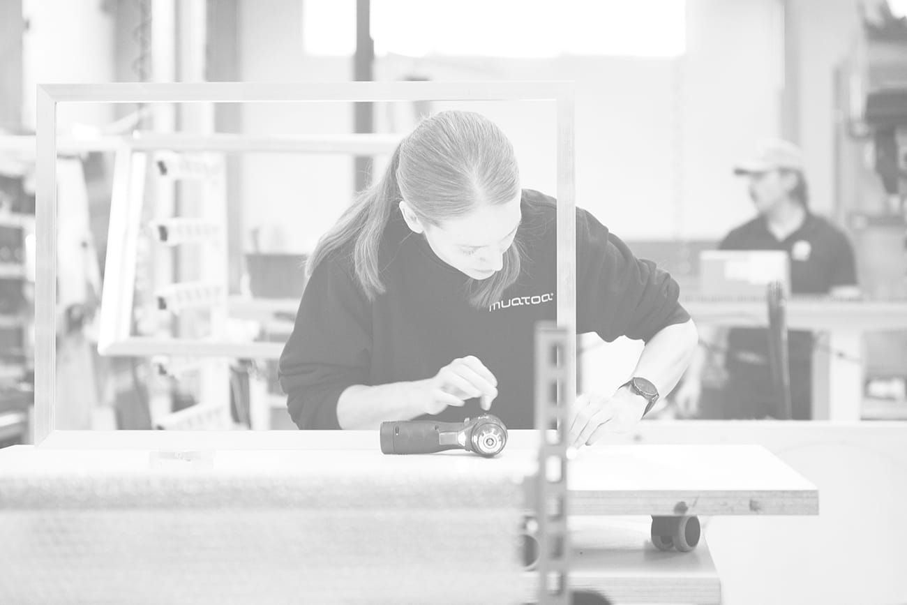 Muatoan valopeili syntyy käsityönä